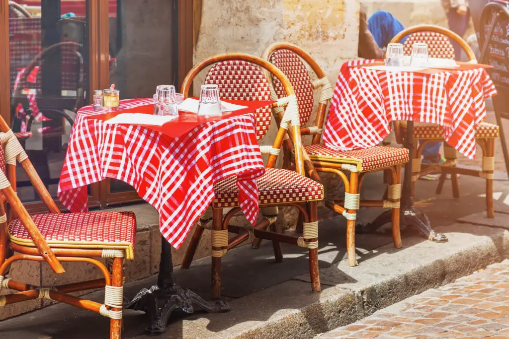 Sidewalk cafe on rue Mouffetard, Paris