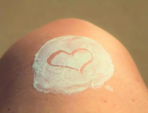 Knee with heart-shaped sunscreen