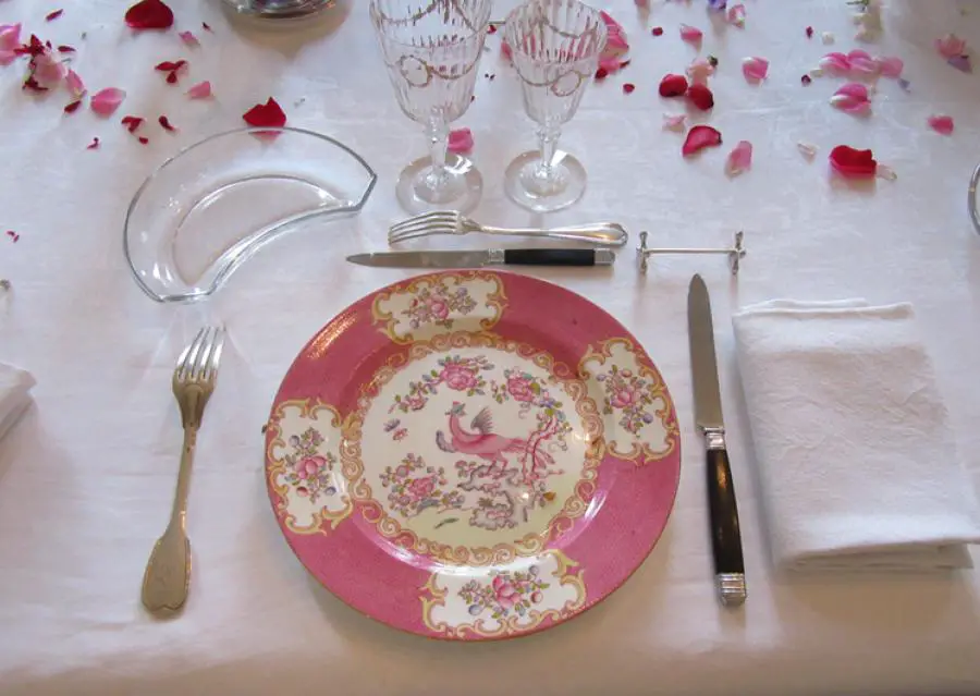 Pink Chinoiserie plate and place setting