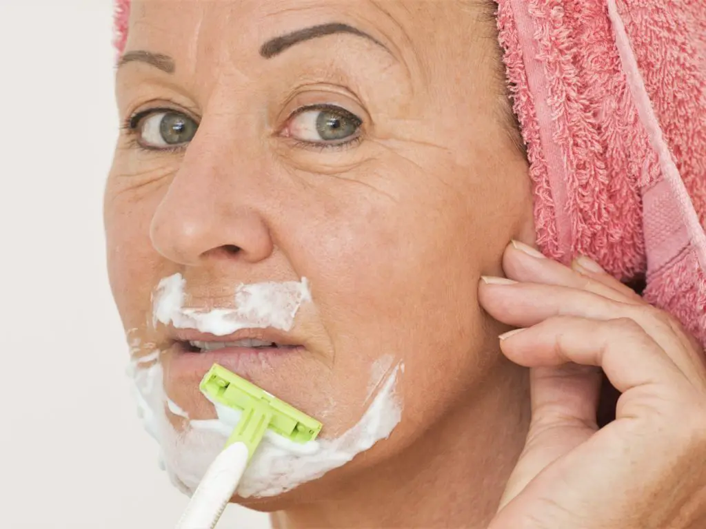 removing peach fuzz with eyebrow razor