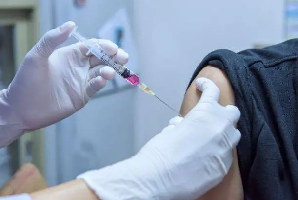 Woman getting flu shot