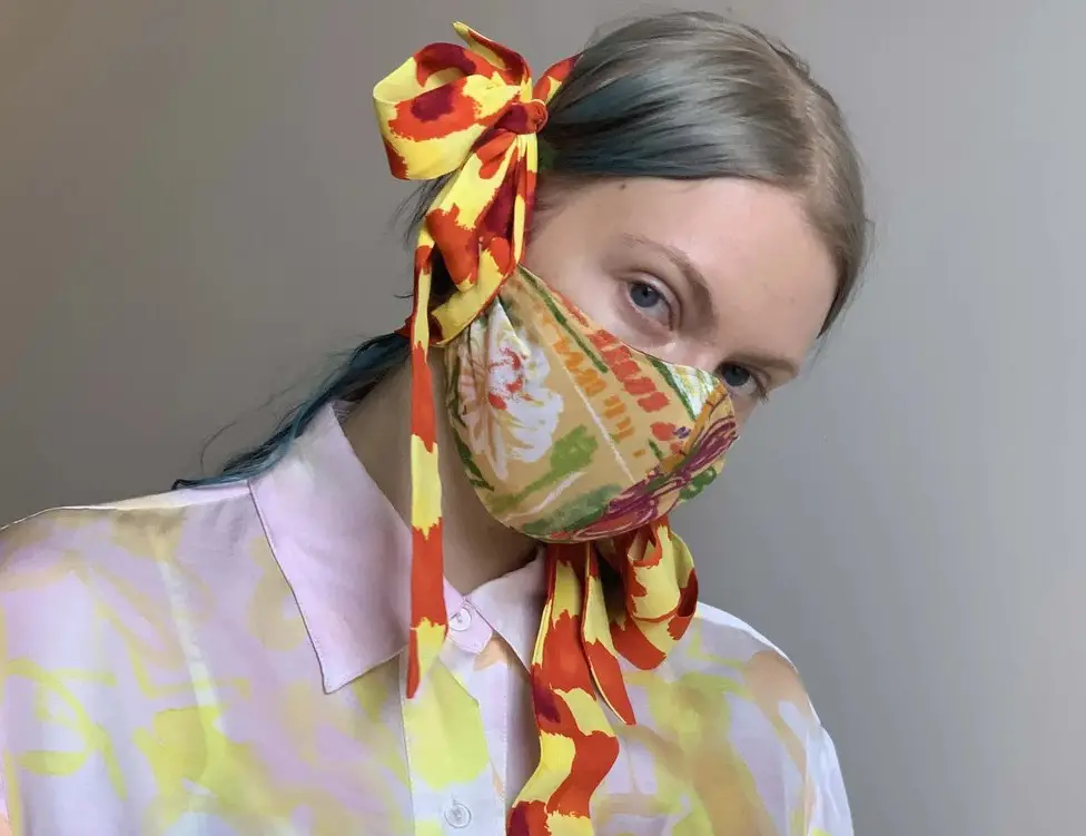 face mask with ribbons and bows