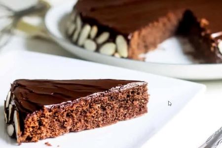 Reine de Saba chocolate and almond cake