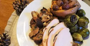sheet pan thanksgiving dinner plated