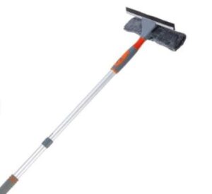 Window squeegee with extendable pole