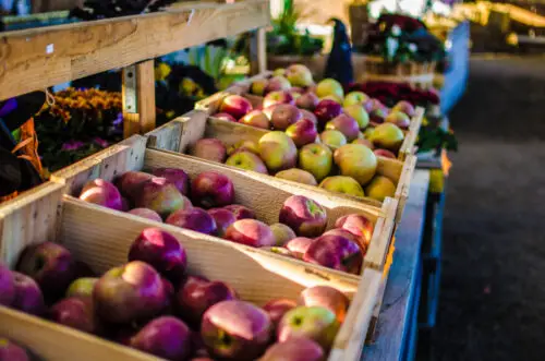 Apple varieties at a farm stnd